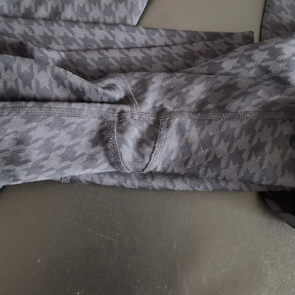 Alo M High Waist Houndstooth Leggings Grey Black Side Stripe Yoga Pants Gorpcore